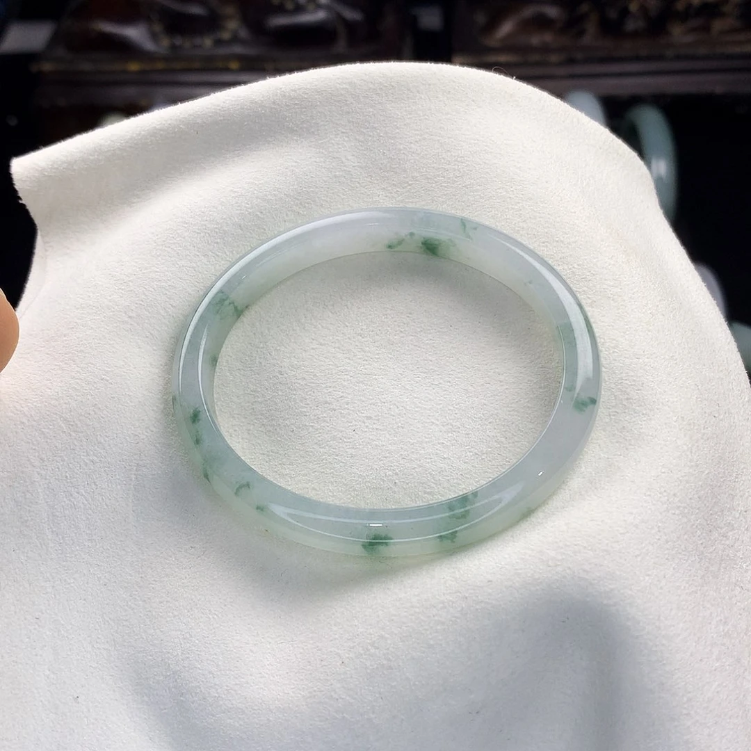 冰****翡翠手镯未镶嵌58贵妃