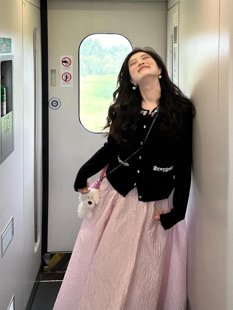 2025秋季新款黑色小香风千金风针织开衫上衣搭配半身裙气质两件套