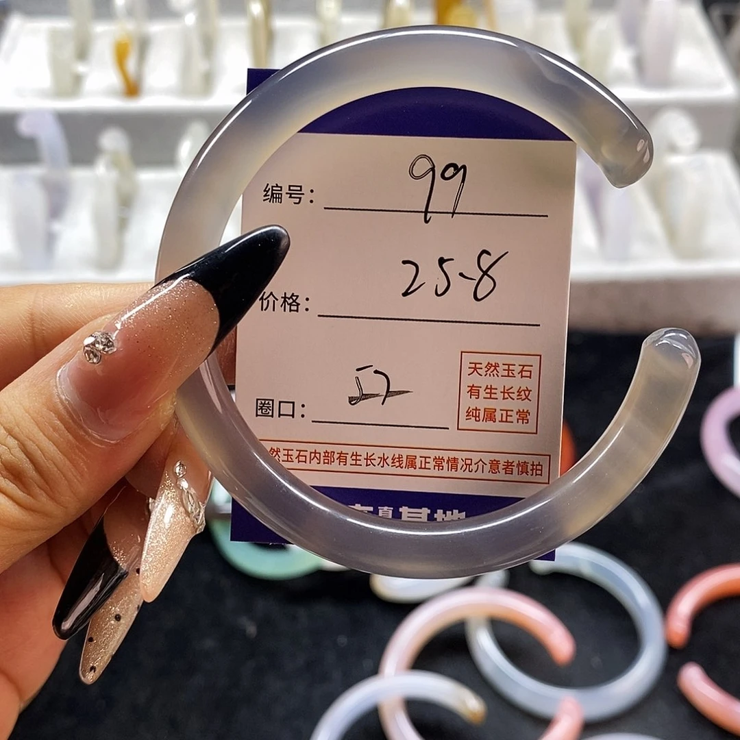 玛瑙/玉髓手镯未镶嵌99