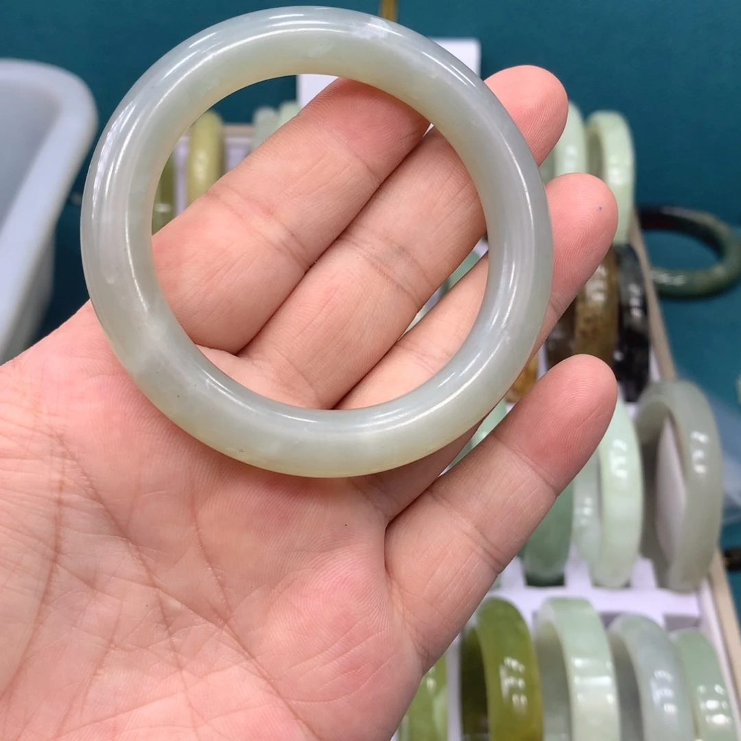 芋***泥未镶嵌蛇纹石玉手镯