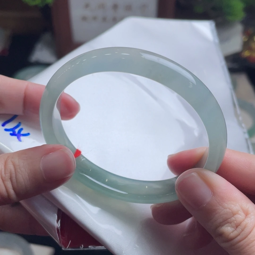 翡翠未镶嵌手镯55贵妃 湖水绿