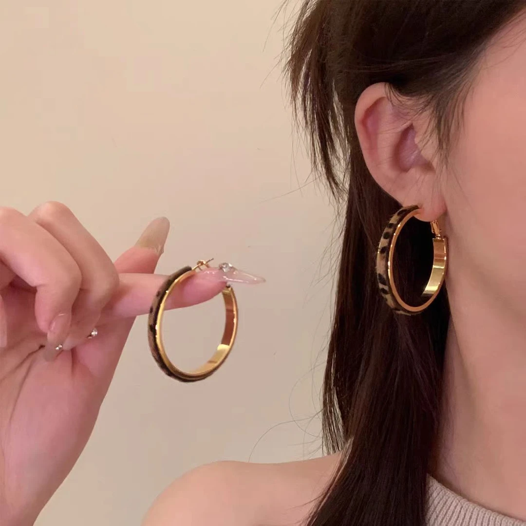 复古植绒豹纹耳圈女轻奢高级感圈圈耳环个性辣妹耳钉巨好看耳饰
