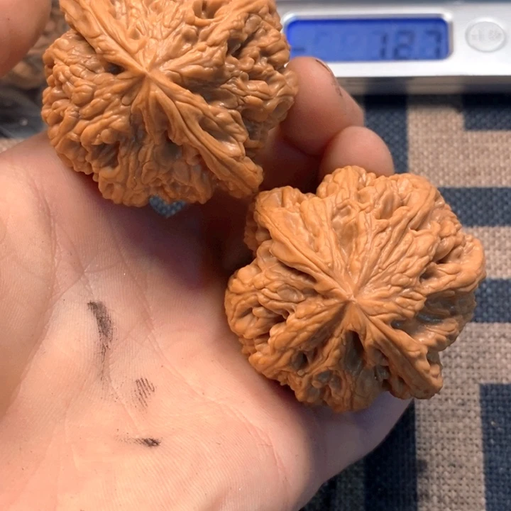 文玩核桃吊坠全品粗筋