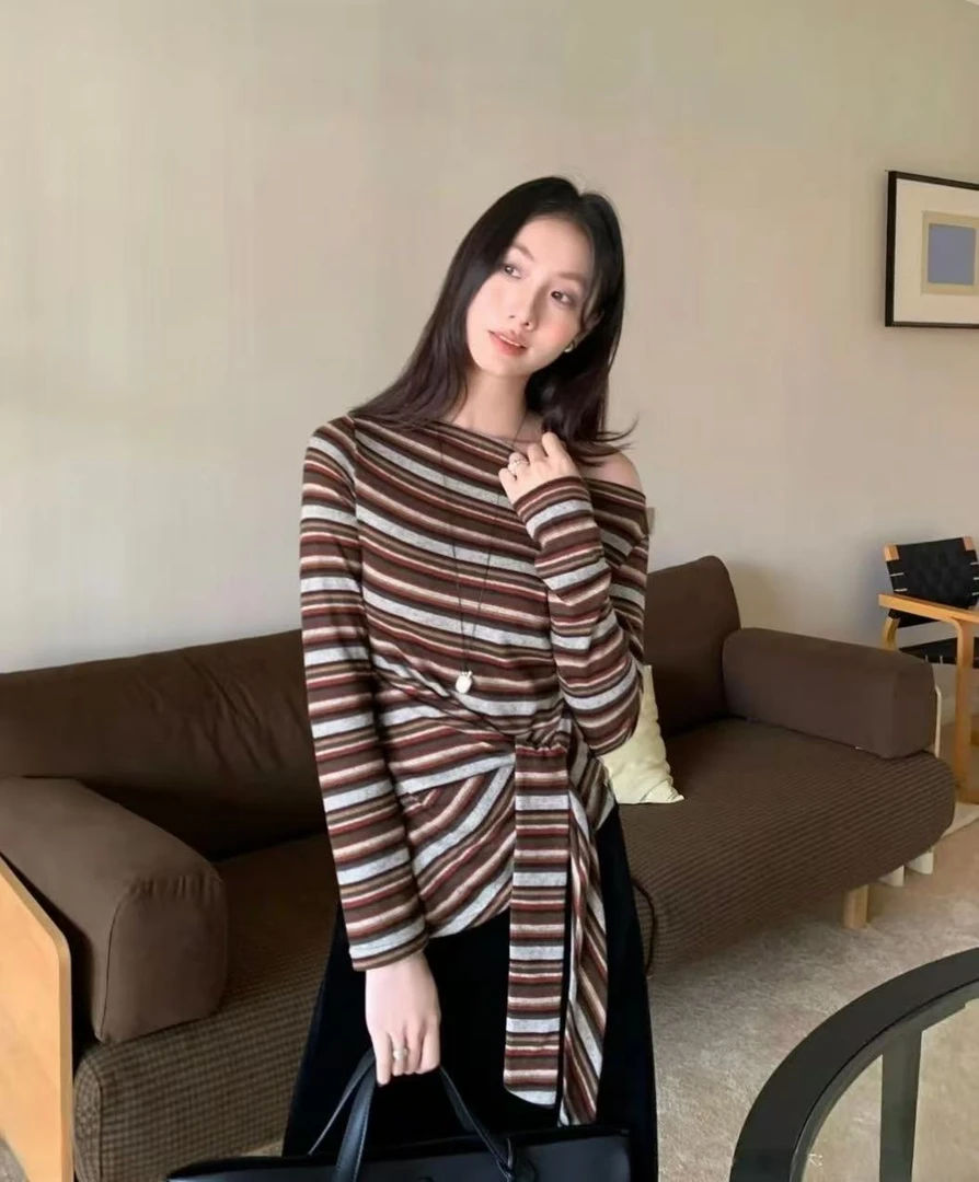 2025秋季新款不规则复古条纹风斜肩露肩绑带长袖T恤女修身短上衣