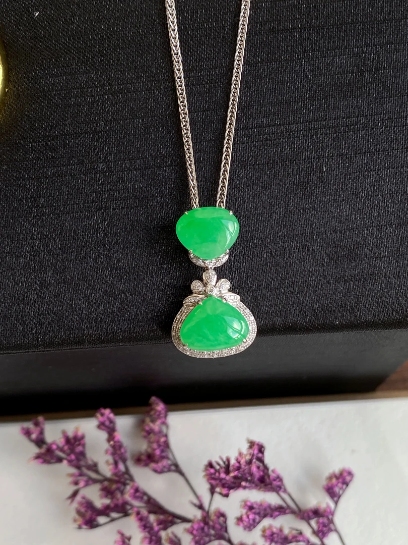 天然老坑A货翡翠冰种正阳绿心型吊坠18K金镶嵌双爱心型挂件