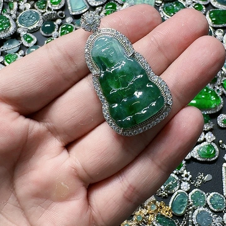 翡翠颈饰未镶嵌天然A货翡翠放漏