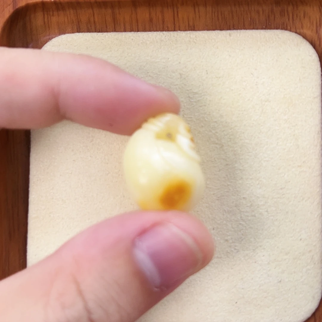 蜜蜡未镶嵌珠宝奇石