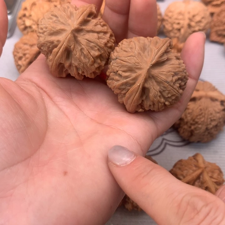 尾***9把件文玩核桃宫灯