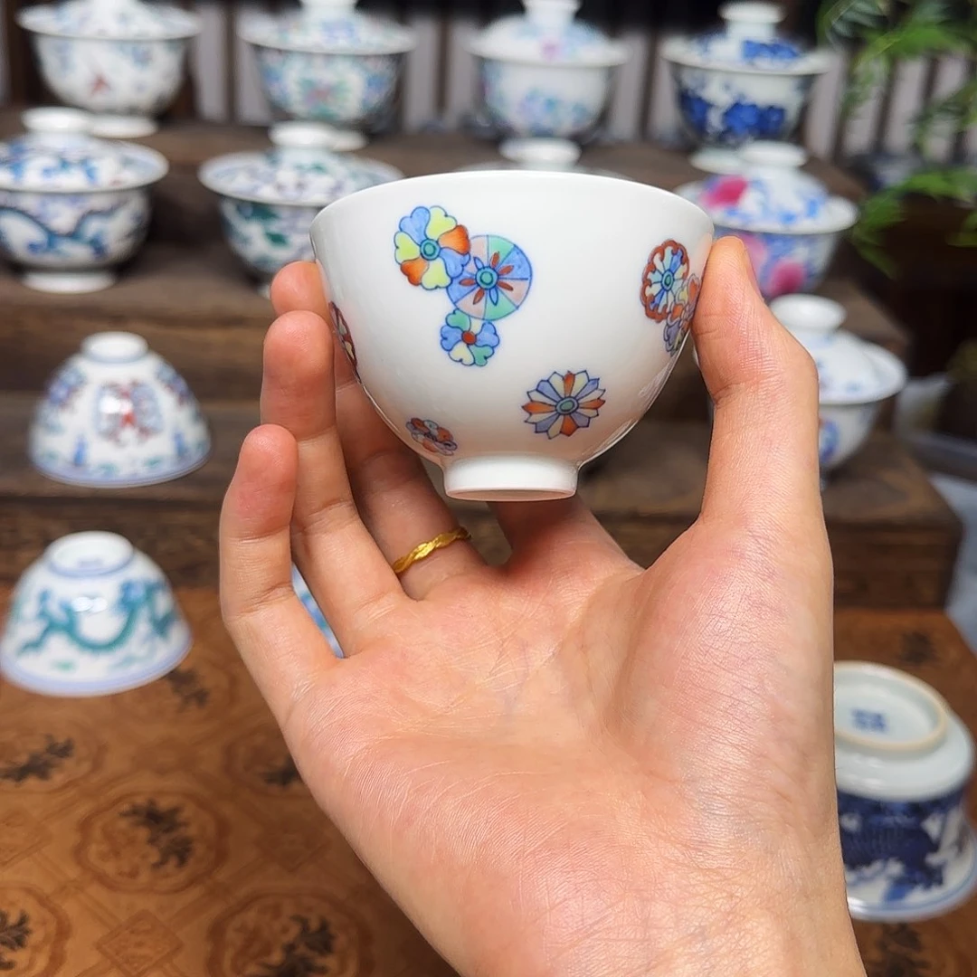 明逸堂斗彩手绘皮球花鸡心杯