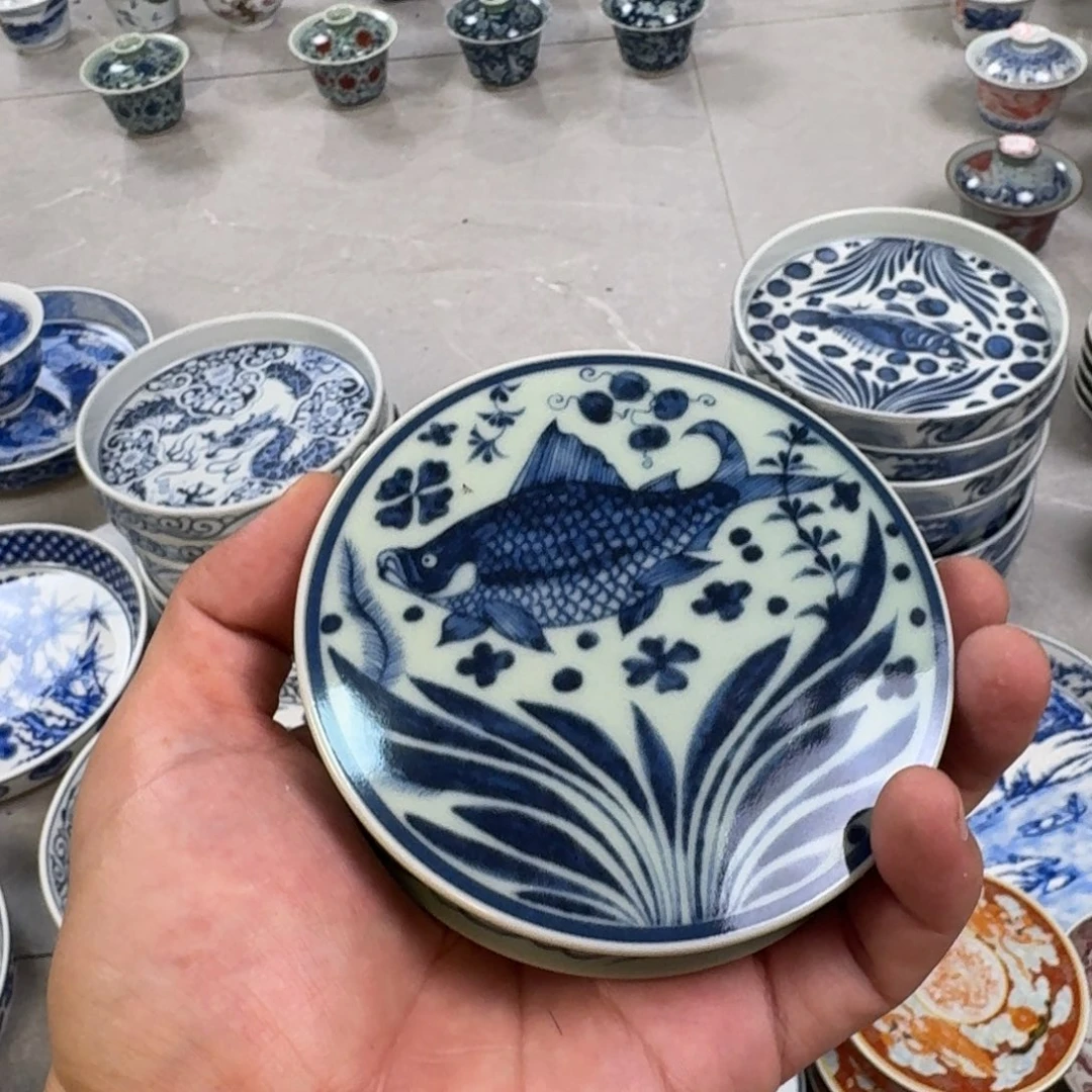 杯清釉青花鱼藻纹盖置