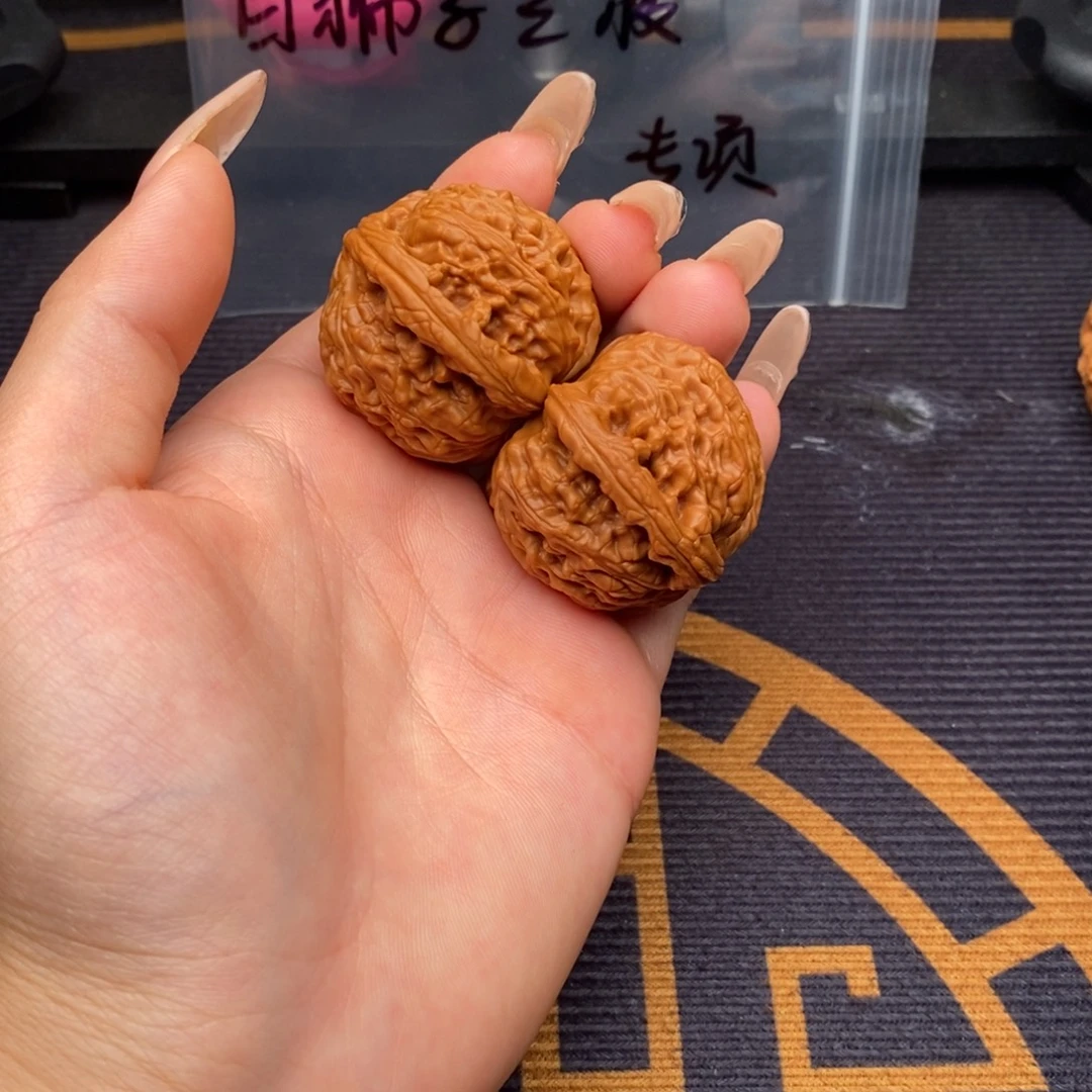 朋***友吊坠文玩核桃白狮子