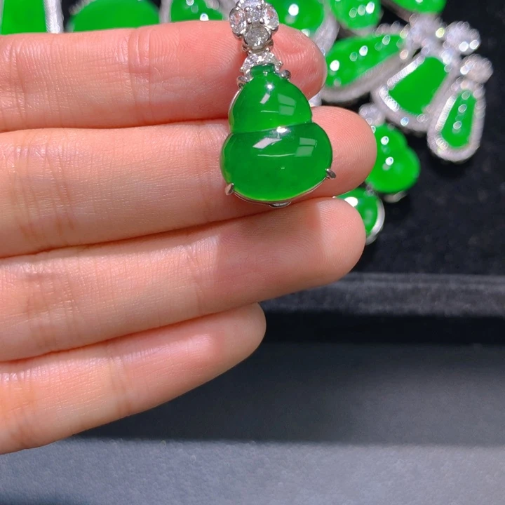 翡翠银S925镶嵌颈饰一个