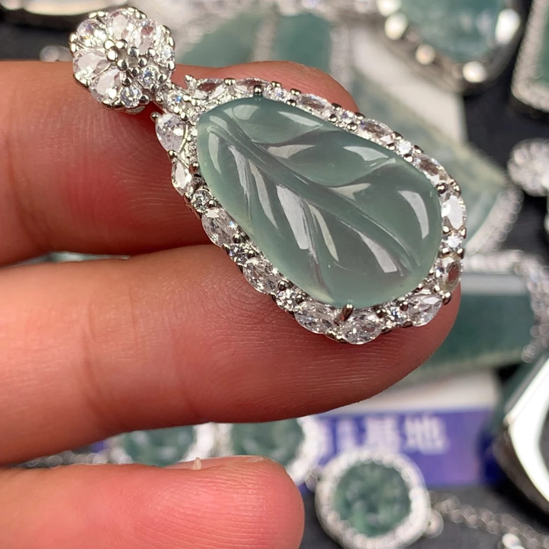 翡翠未镶嵌颈饰芭蕉叶