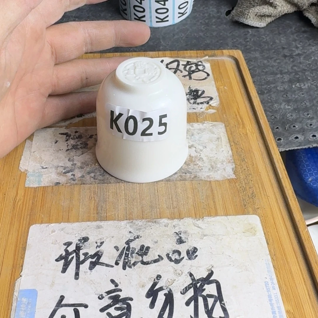 瑕疵介意勿拍陶瓷器皿B987