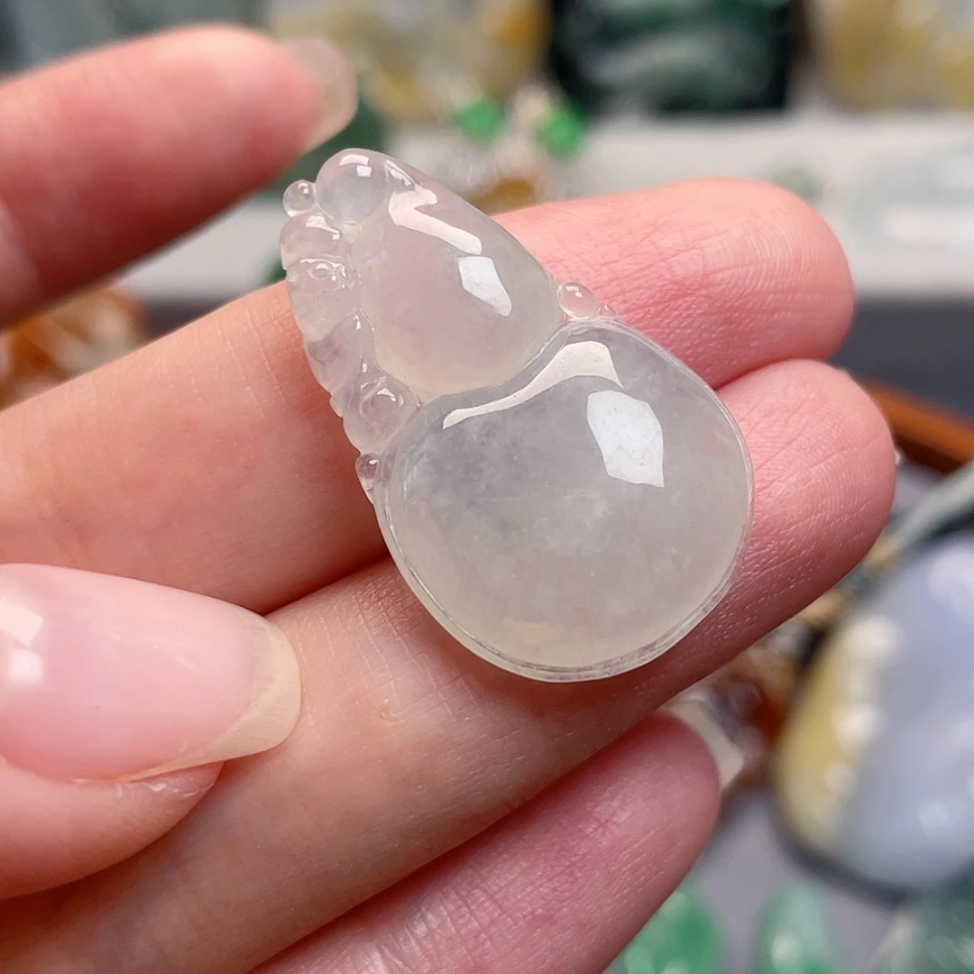 翡翠未镶嵌颈饰葫芦