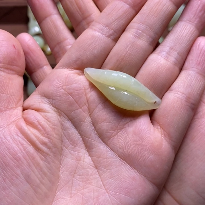 柳****和田玉未镶嵌颈饰