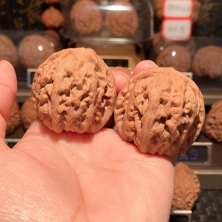 文玩核桃把件红锦鲤