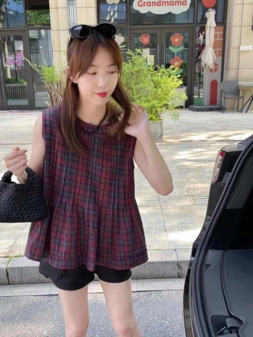 法式气质超显白红色格子条纹上衣夏季新款高级感复古褶皱无袖背心