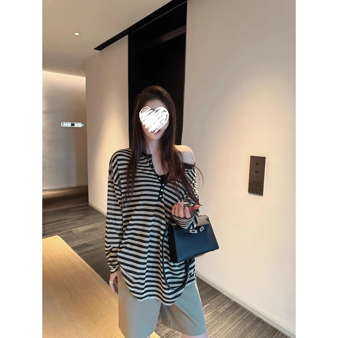 慵懒且洋气的超大件长袖防晒条纹大t恤