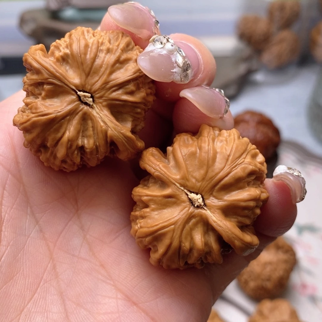 【闪购商品】文玩核桃把件冰***存白狮子