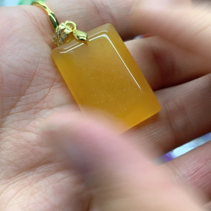 颈饰未镶嵌翡翠吊坠