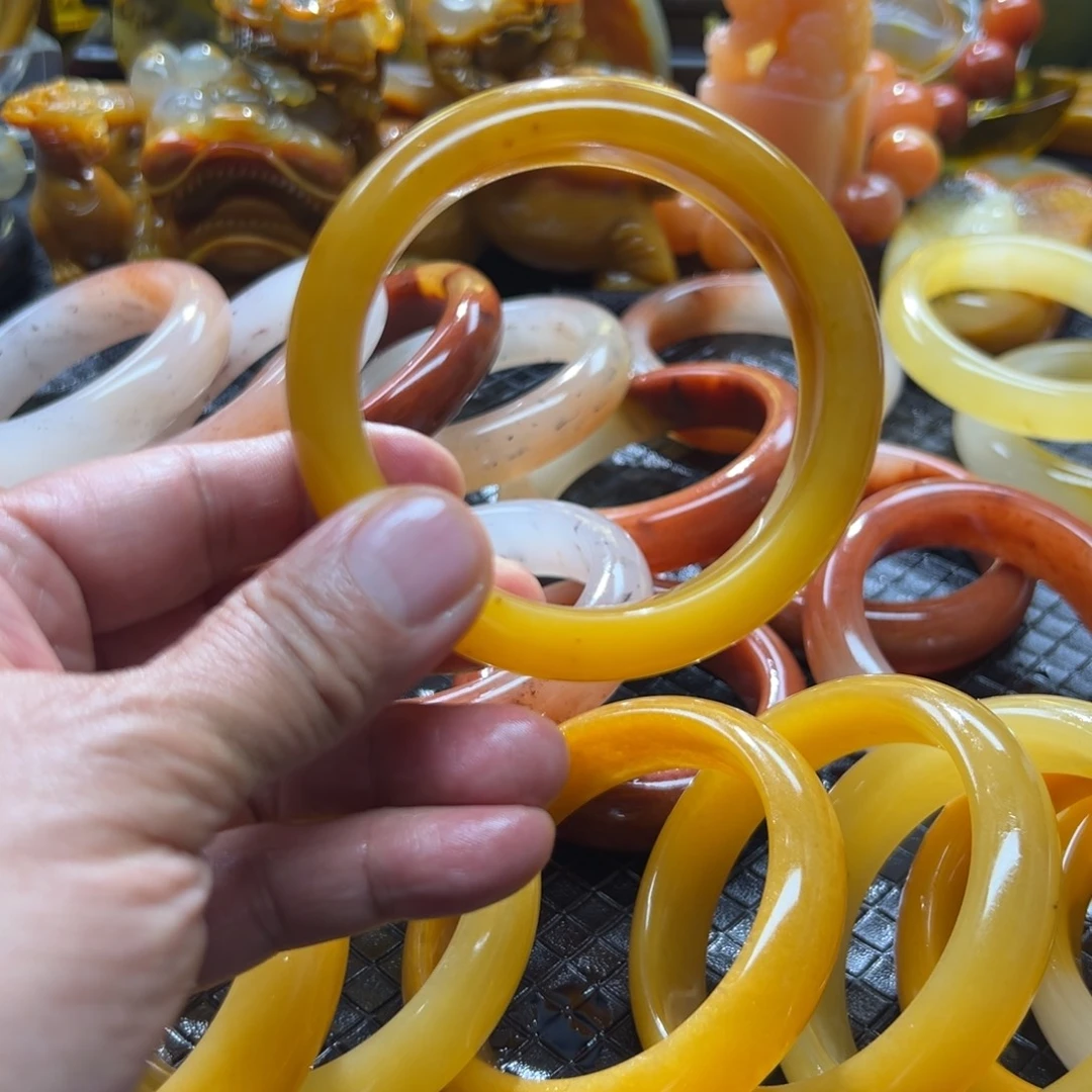 温***荷石英质玉未镶嵌颈饰