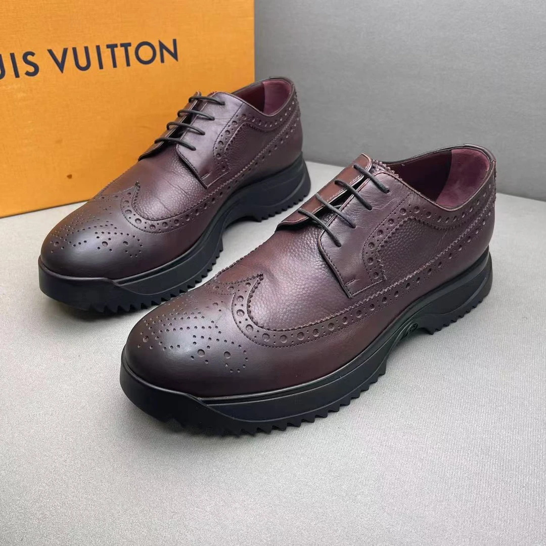 99新 LouisVuitton/路易威登 红棕色镂空雕花时尚休闲皮鞋 42码