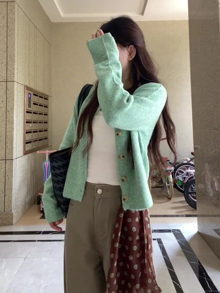 2025新款早秋季绿色软糯针织衫上衣女韩系宽松慵懒风毛衣开衫外套