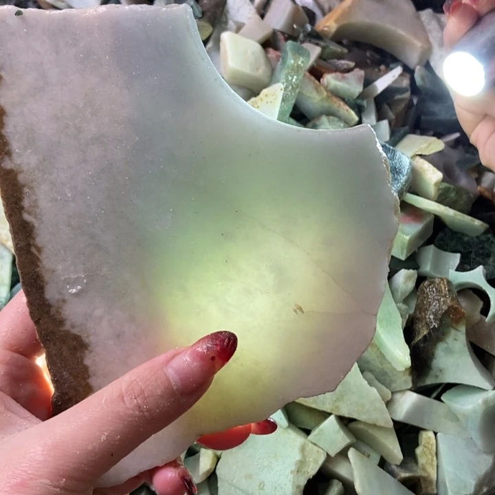 翡翠颈饰未镶嵌天然翡翠