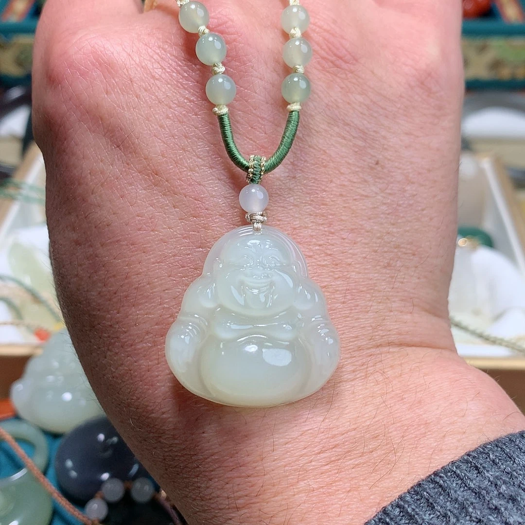 和田玉颈饰未镶嵌?****。