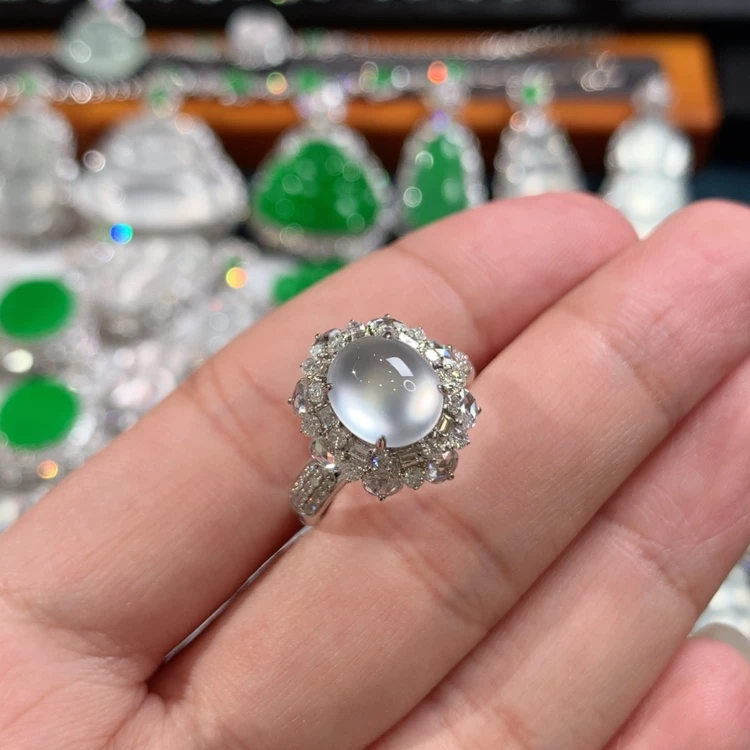 【闪购商品】翡翠颈饰18K金镶嵌戒指