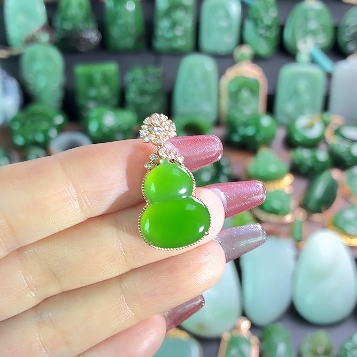 和田玉18K金镶嵌挂件