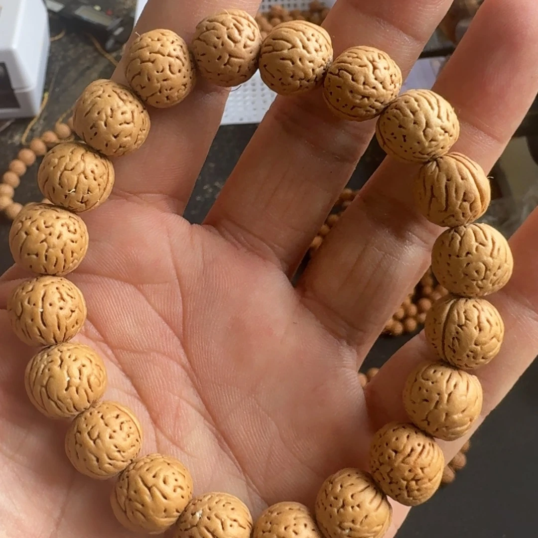 忠***秋小桃核手串小桃核