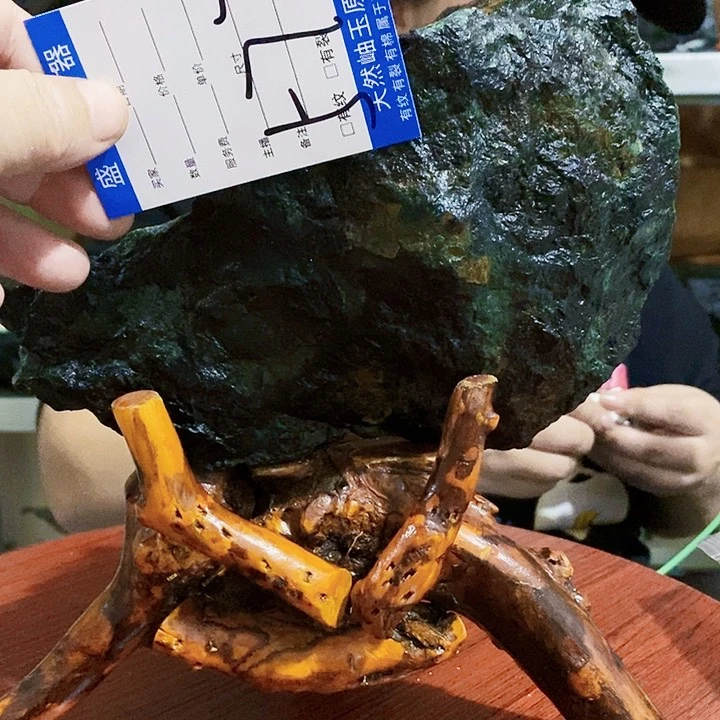 蛇纹石玉原石未镶嵌