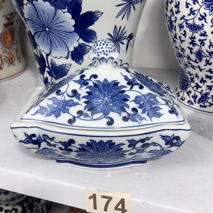 摆件青花瓷手工手绘高温釉下彩家居摆件，收纳盒首饰盒糖果盒