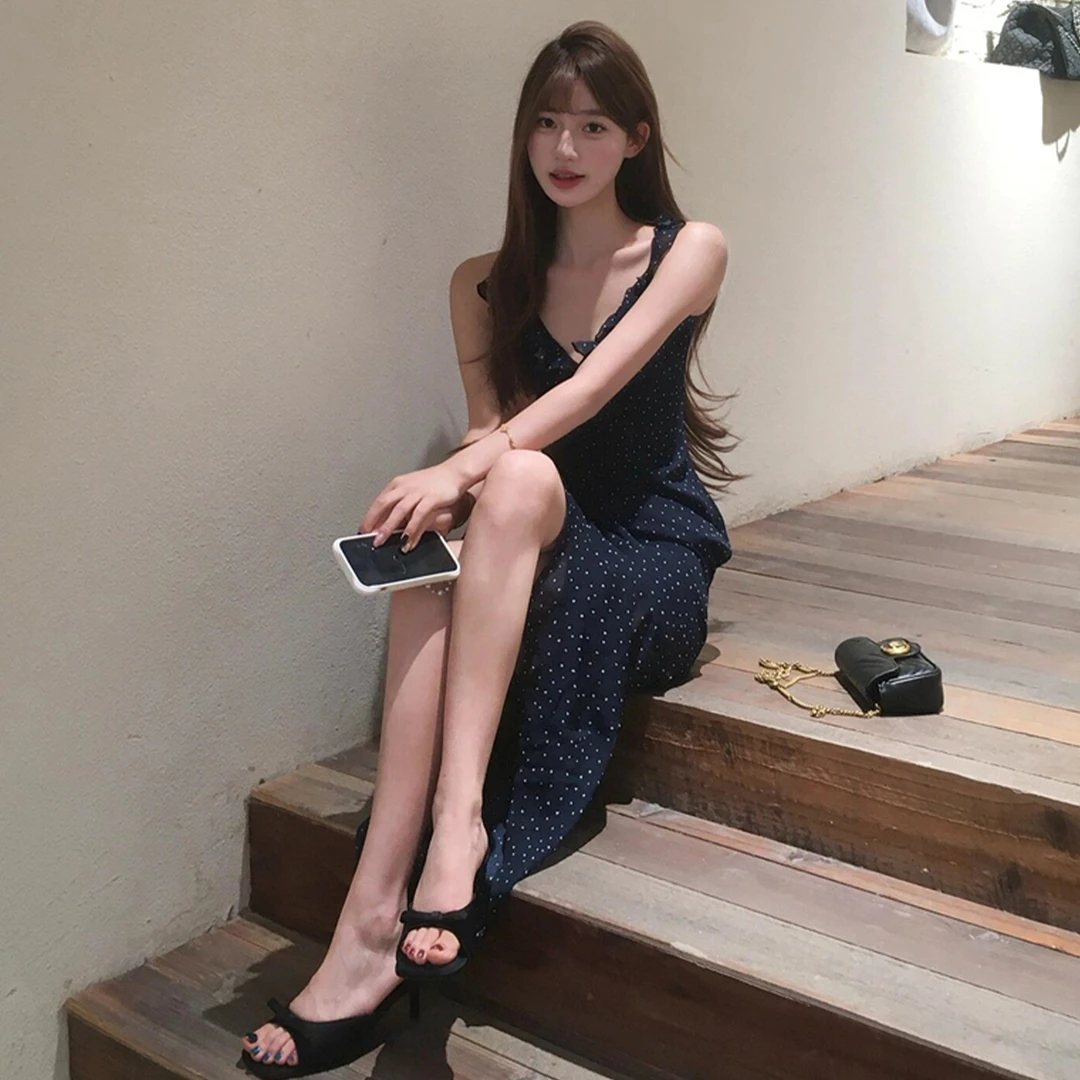 性感复古波点吊带vl领连衣裙子女夏季2025法式气质收腰长裙3998