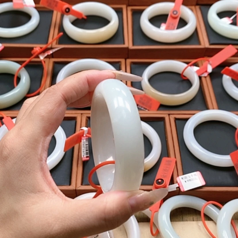 【闪购商品】未镶嵌手镯和田玉