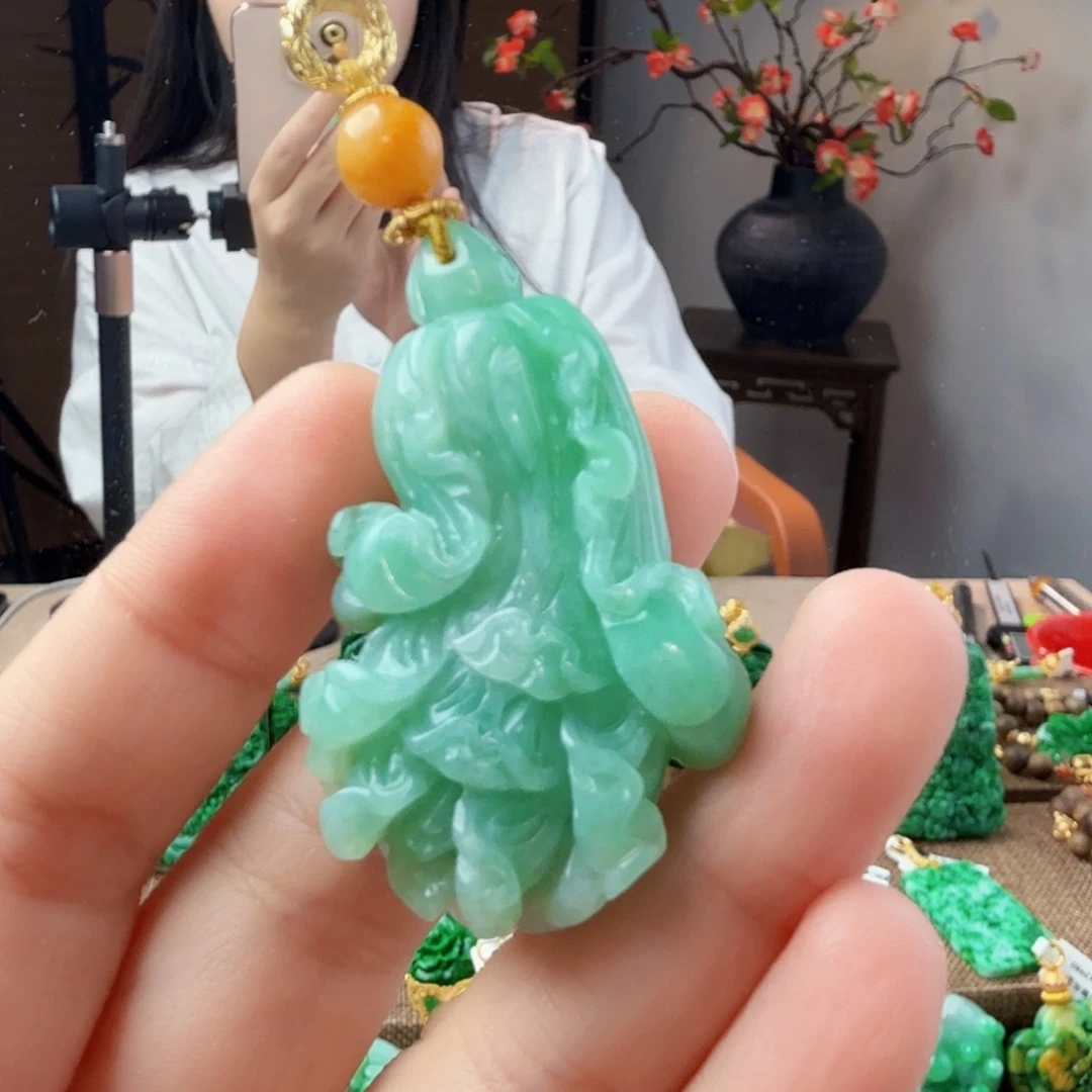 翡翠未镶嵌吊坠(赠链)福利