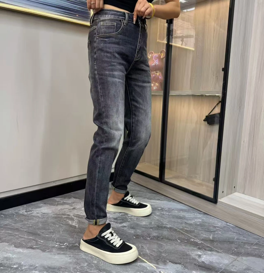 男士2025秋冬水洗雅山灰修身小脚牛仔裤（8272）
