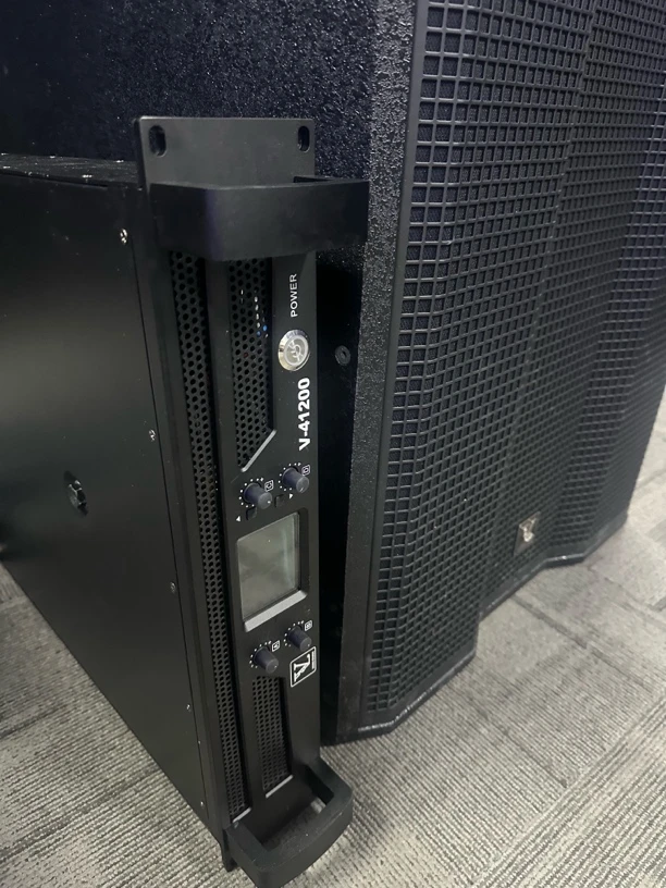 9新  不包邮德国威点4×1200瓦四通道功放一台