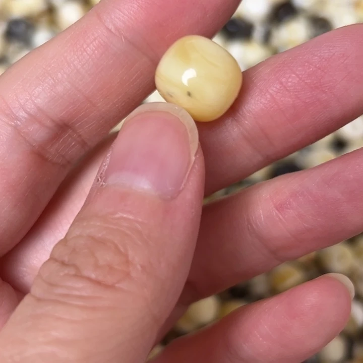 蜜蜡未镶嵌裸石12.3mm一个