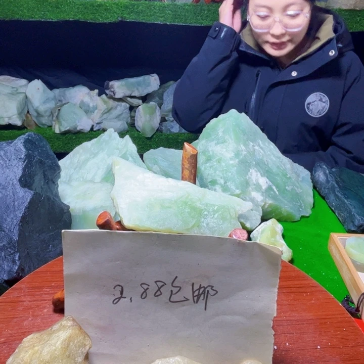 蛇纹石玉未镶嵌纯天然岫玉摆石摆件