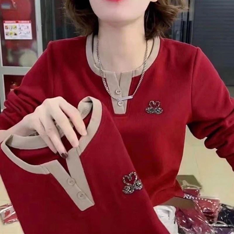 2025年春秋新款v领撞色小天鹅长袖打底衫洋气上衣女士T恤