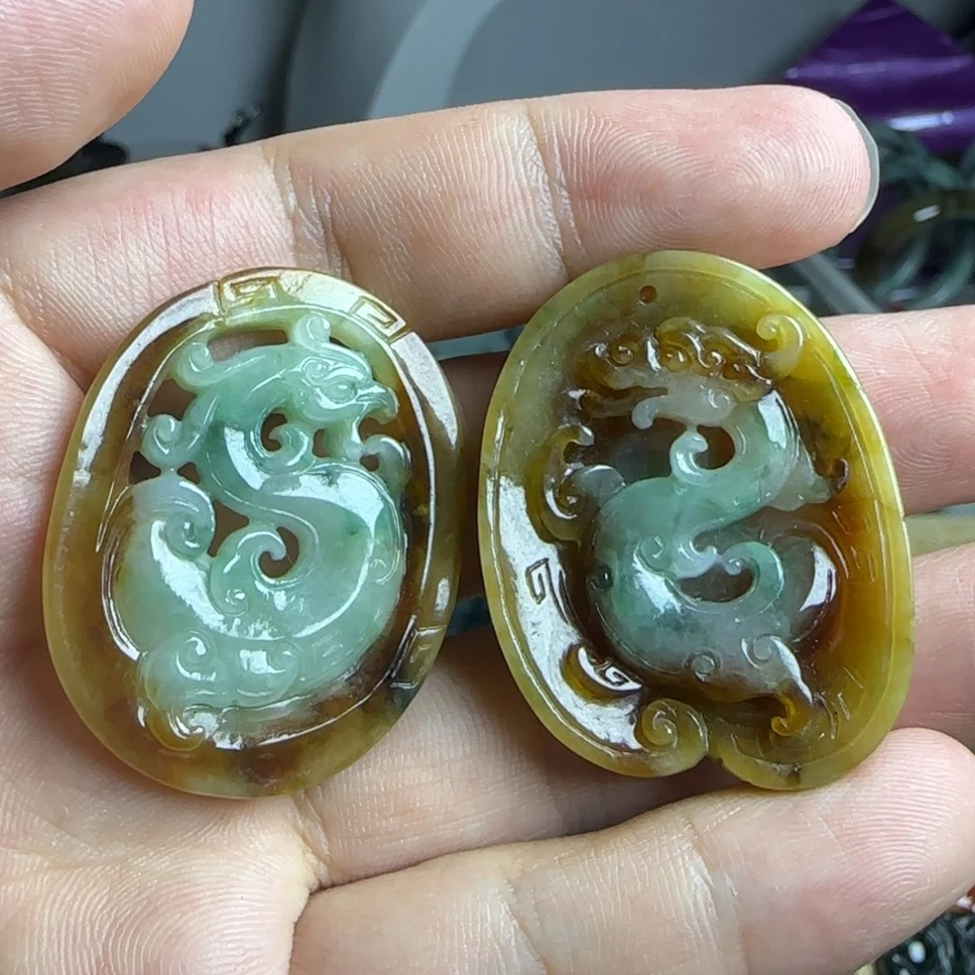 翡翠未镶嵌颈饰龙凤牌