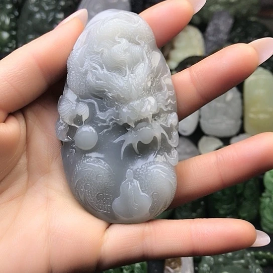 和田玉未镶嵌把件