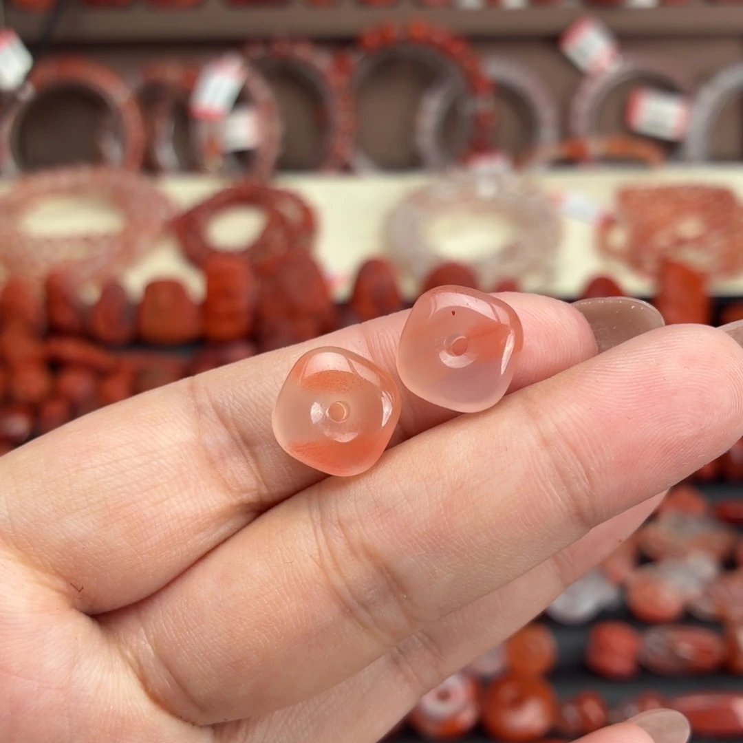 南红玛瑙未镶嵌颈饰方扣一对