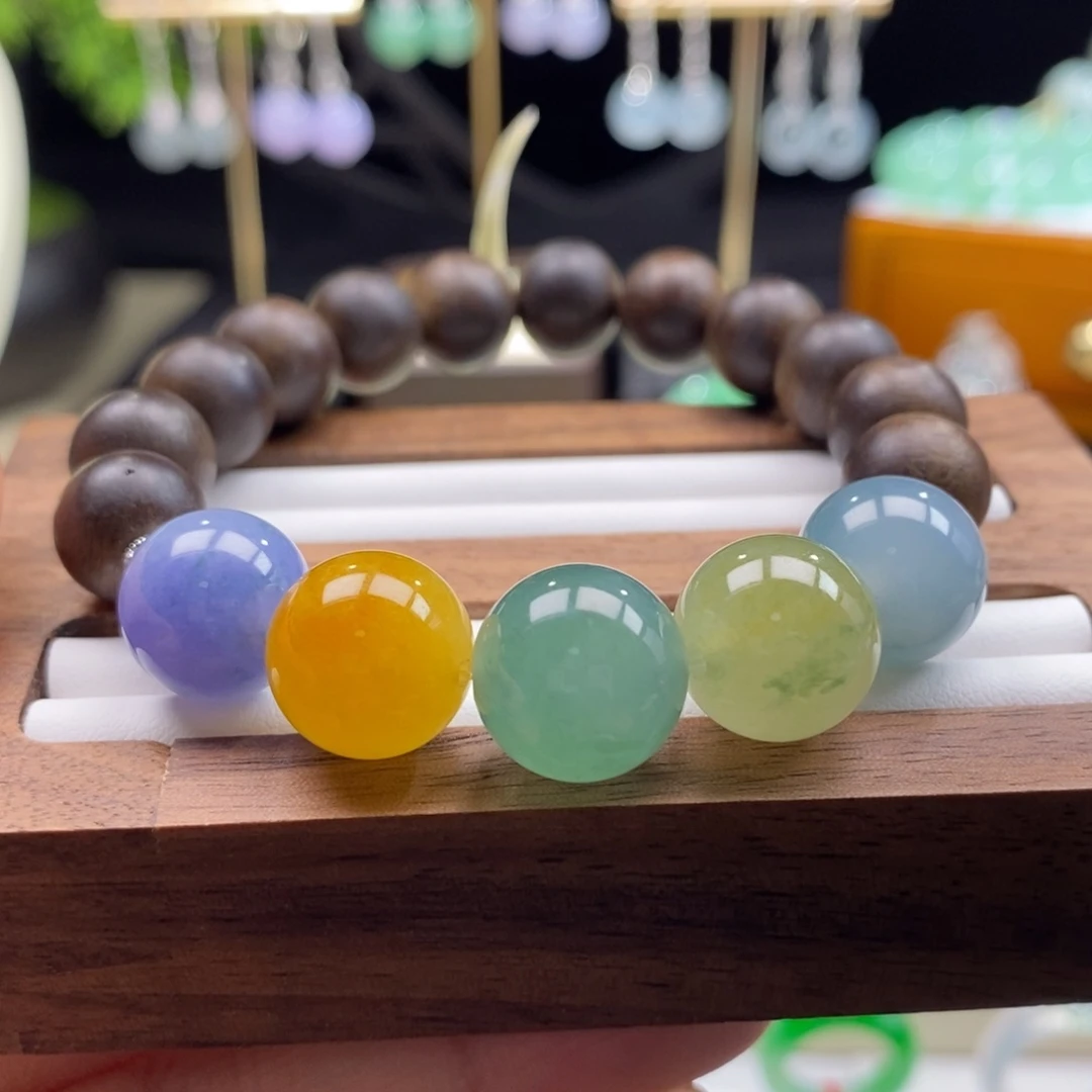 沉香木手串翡翠浓彩多宝手串