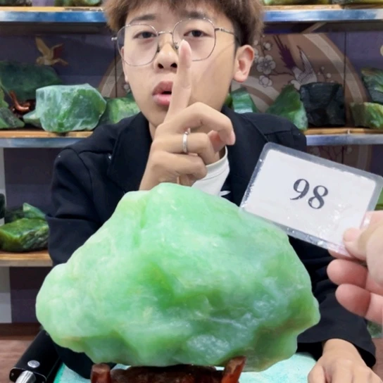 未镶嵌蛇纹石玉原石