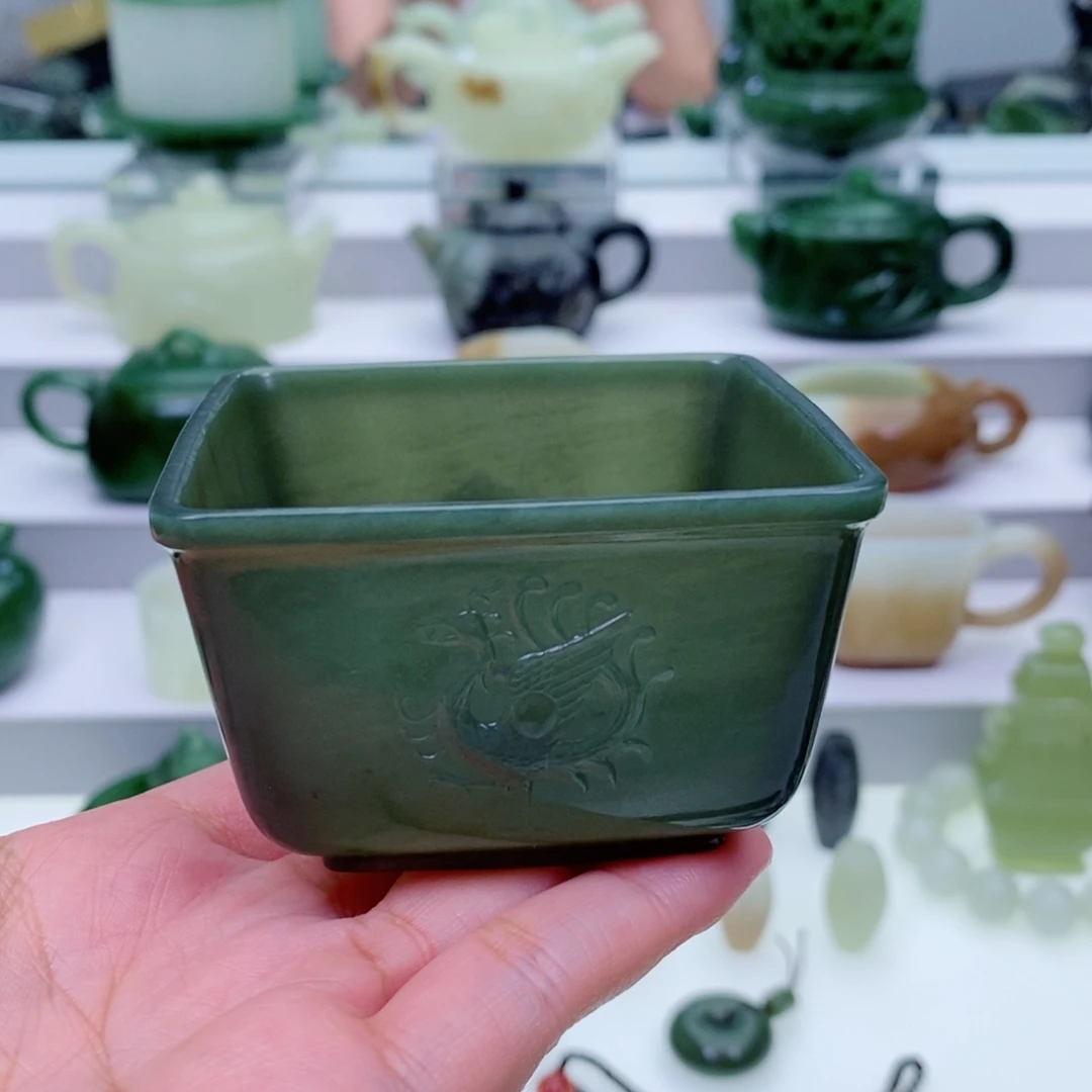 乘***森和田玉未镶嵌摆件杯子