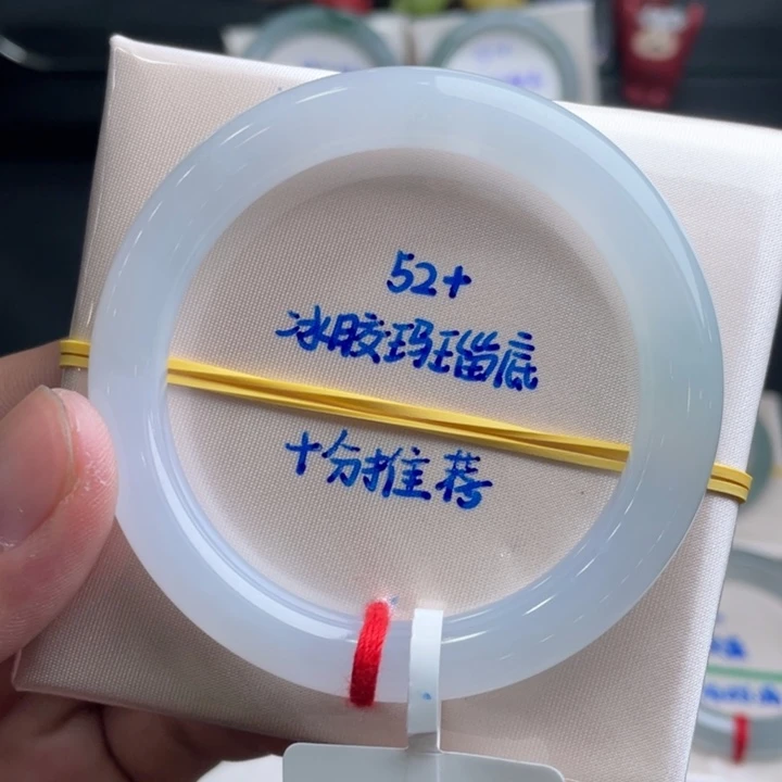 翡翠手镯未镶嵌翡翠手镯